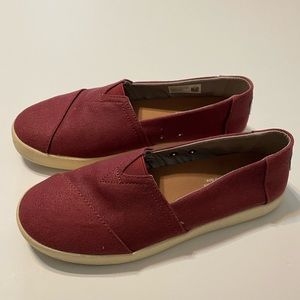 Toms Avalon Slip On Sneaker Women's 8 Burgundy Red Canvas